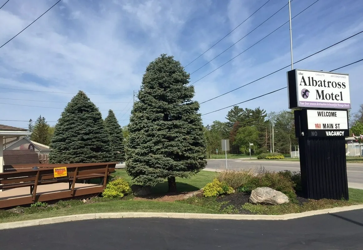 Albatross Motel hotel hero