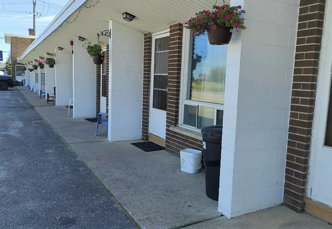 Regal Motel hotel hero