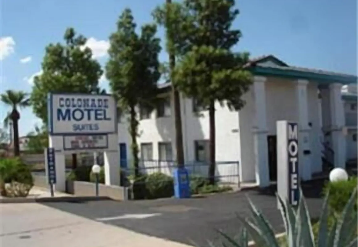 Colonade Motel hotel hero
