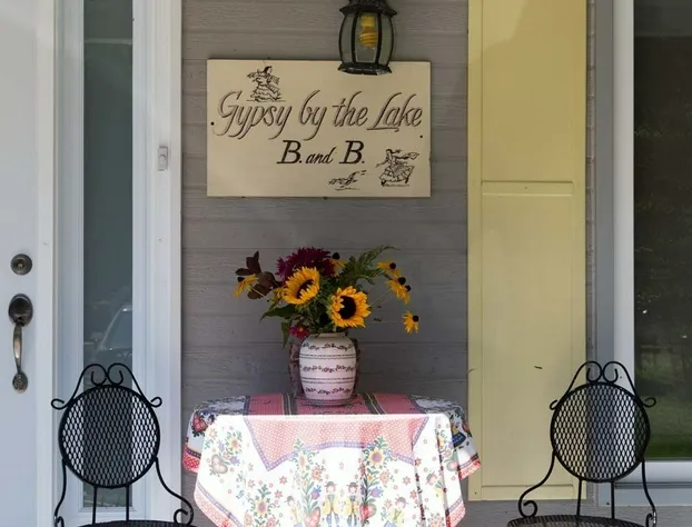Gypsy by the Lake B & B hotel detail image 1