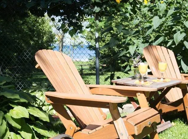 Gypsy by the Lake B & B hotel detail image 2