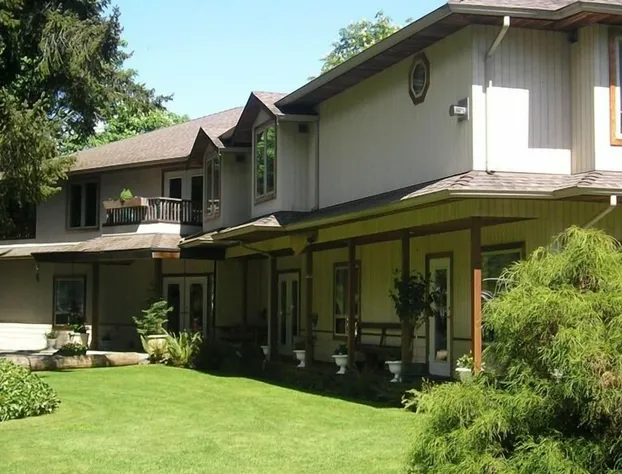 Cedar Wood Lodge B&B hotel detail image 2