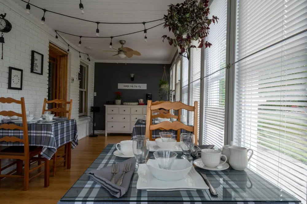 Au coq du bonheur hotel hero