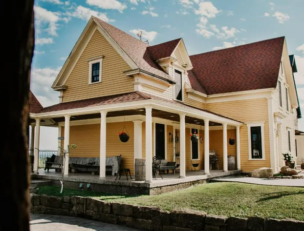 Magnetic Hill Winery hotel detail image 1