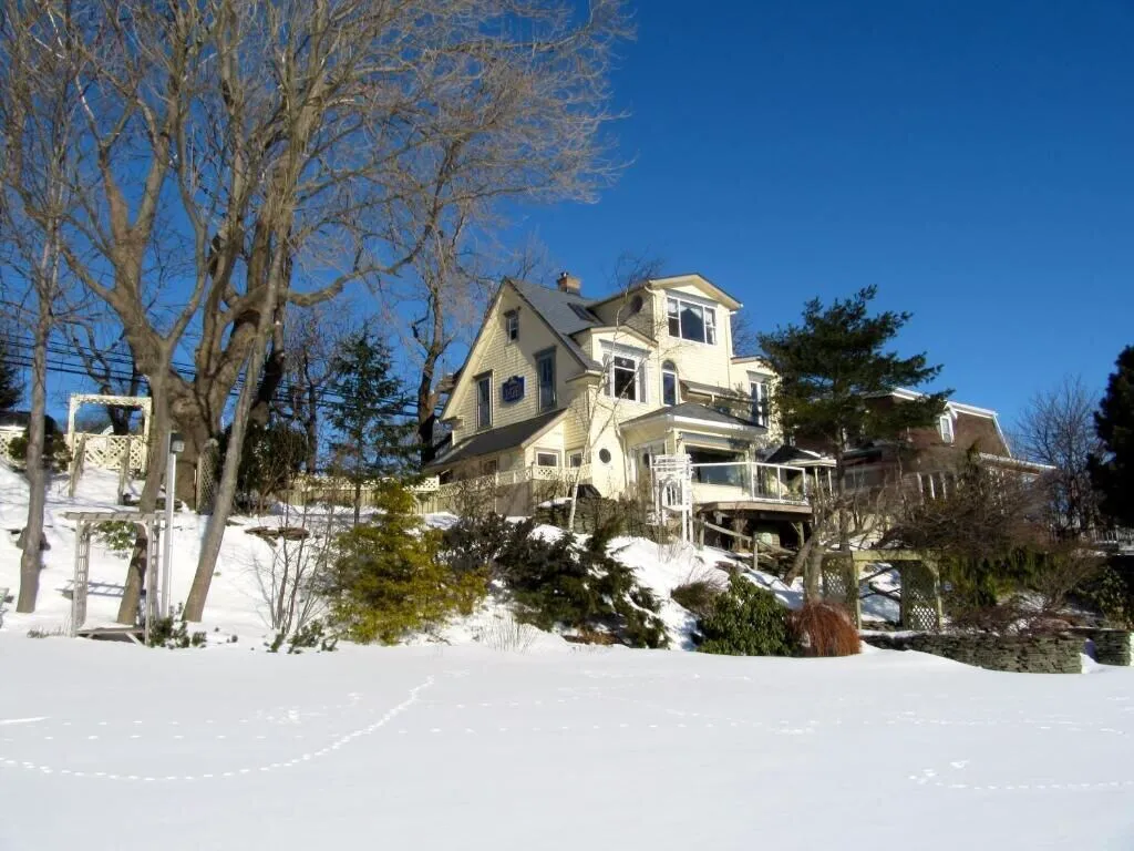 A Boat to Sea Bed & Breakfast hotel hero