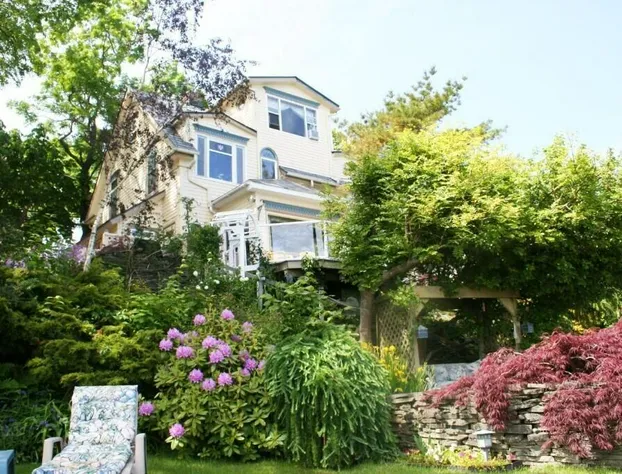 A Boat to Sea Bed & Breakfast hotel detail image 1