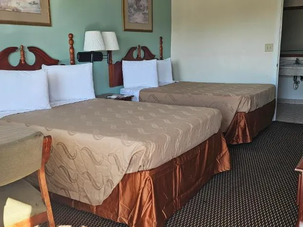 Sunrise Inn hotel detail image 4