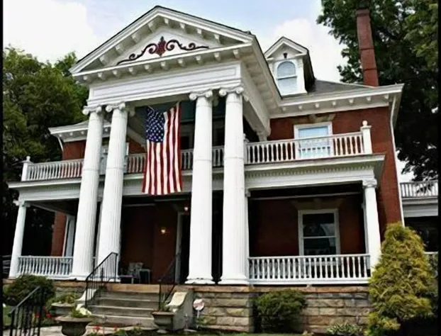 South Broadway Manor hotel detail image 1
