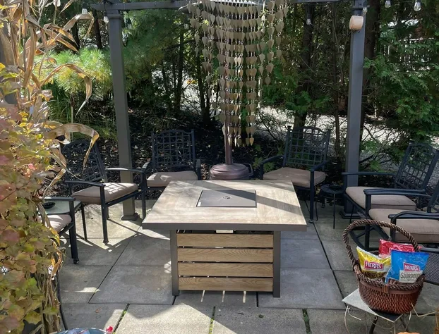 South Broadway Manor hotel detail image 3