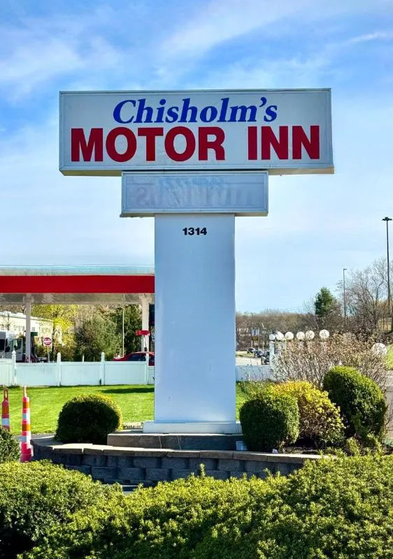 Chisholms Motor Inn hotel hero