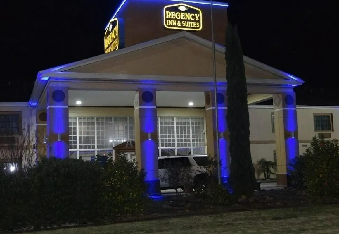 Regency Inn & Suites hotel hero