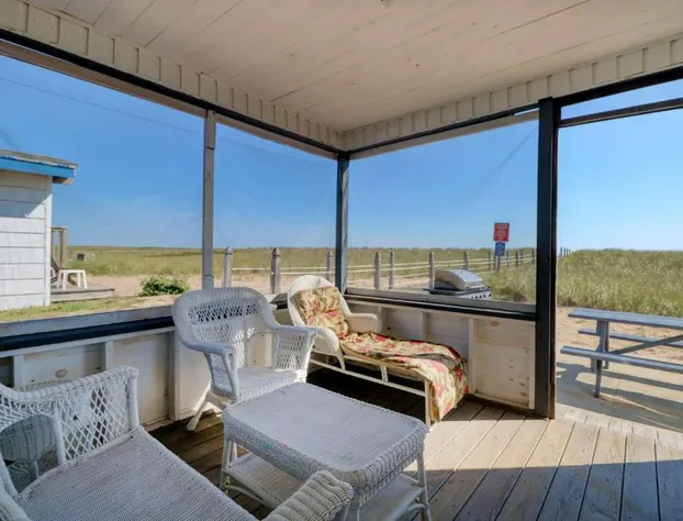 Waves Oceanfront Resort hotel detail image 4