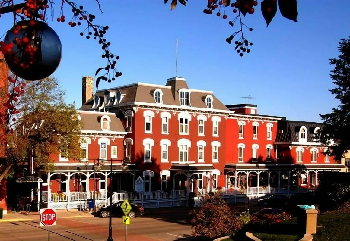 Archer House River Inn hotel hero