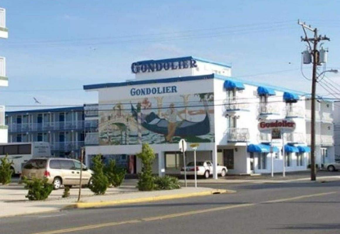 Gondolier Motel hotel hero