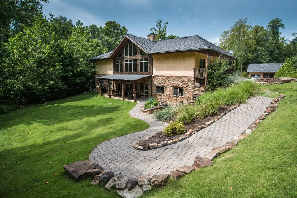 Makanda Inn hotel hero