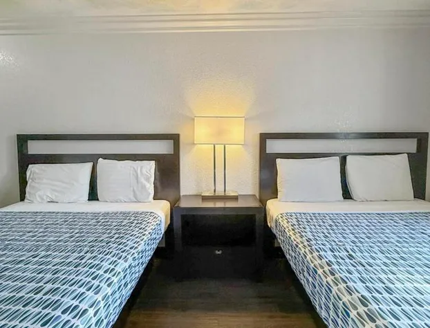 Super 7 Motel hotel detail image 4