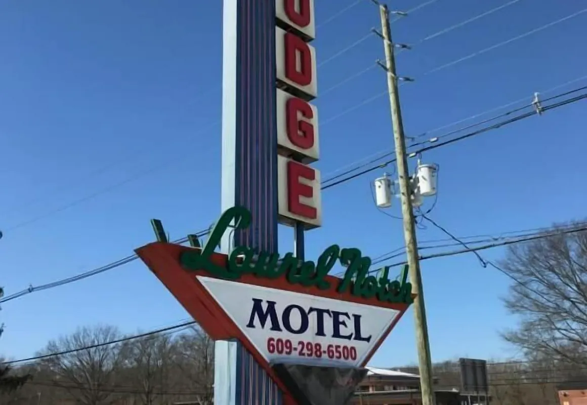 Laurel Notch Motel hotel hero