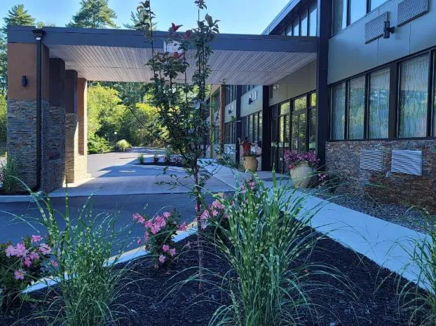 Wingate by Wyndham Lake George hotel detail image 3