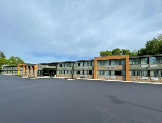 Wingate by Wyndham Lake George hotel detail image 2