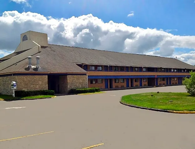 America's Best Inn Warren Detroit hotel detail image 1