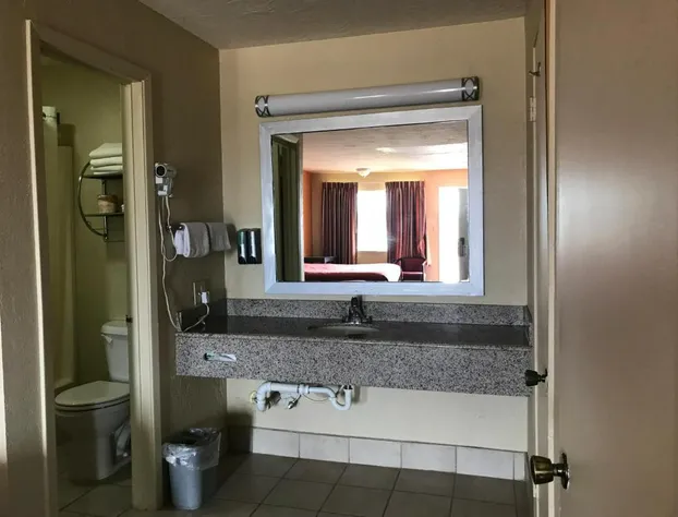 Stamford Inn hotel detail image 4