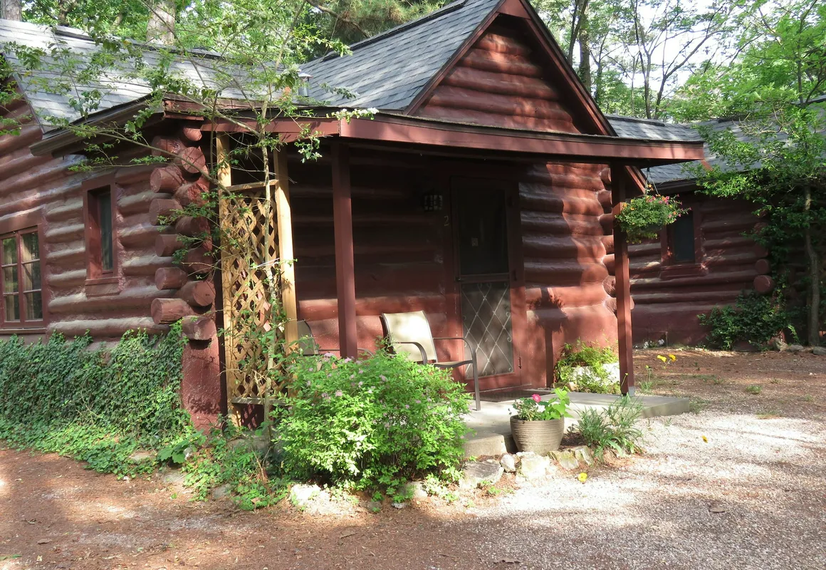 Tall Pines Inn hotel hero