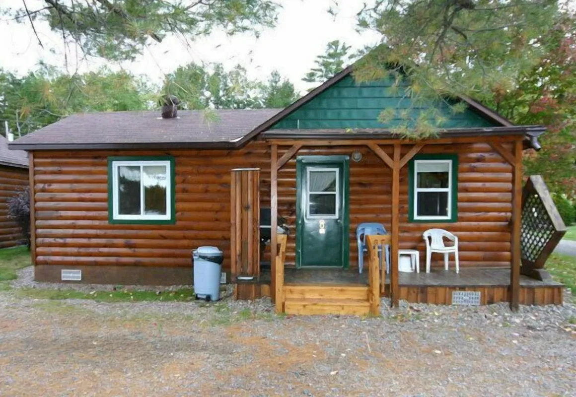 Spectacle Lake Lodge hotel hero