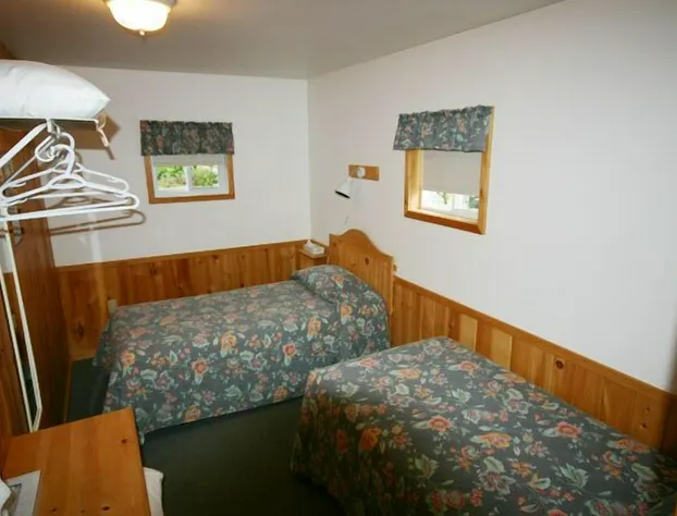 Spectacle Lake Lodge hotel detail image 2