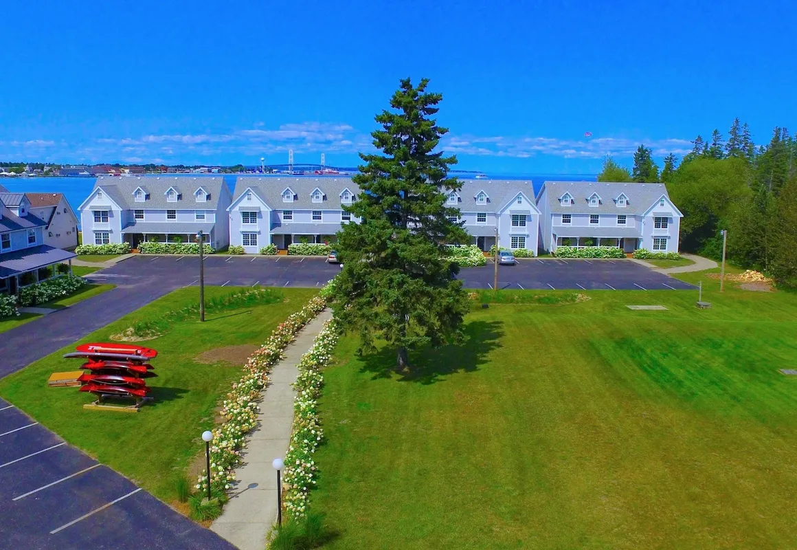 Clearwater Lakeshore Motel hotel hero