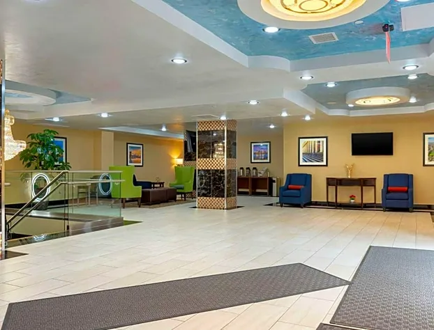 Comfort Inn & Suites near JFK Air Train hotel detail image 1