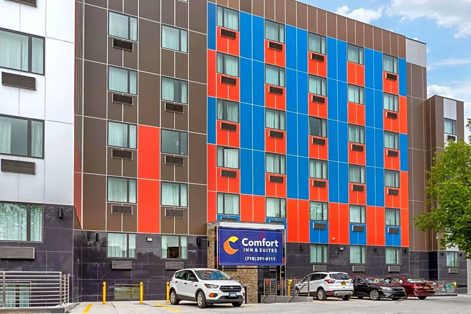 Comfort Inn & Suites near JFK Air Train hotel hero