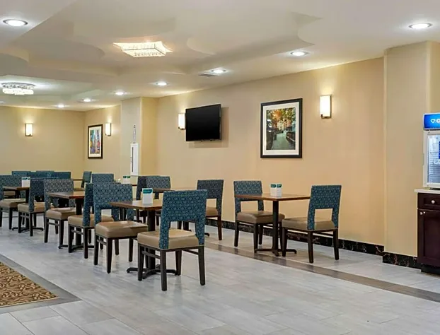 Comfort Inn & Suites near JFK Air Train hotel detail image 4