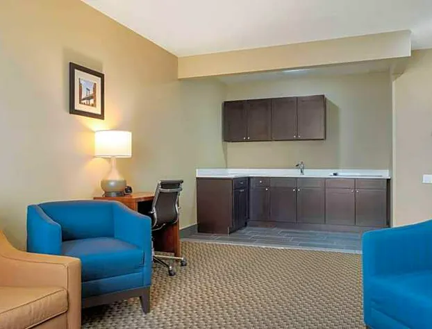 Comfort Inn & Suites near JFK Air Train hotel detail image 4