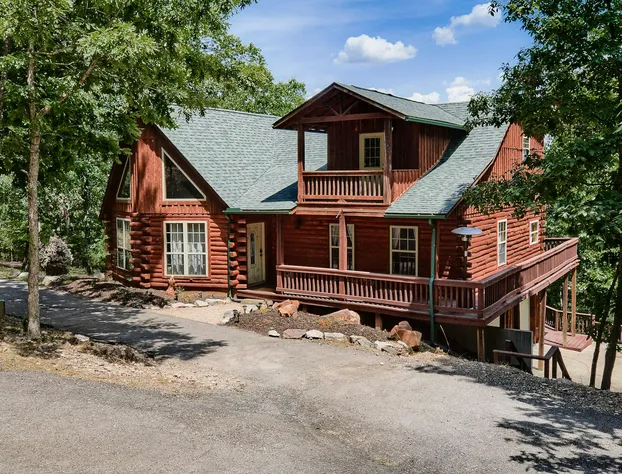 Lake Forest Luxury Log Cabins hotel detail image 3