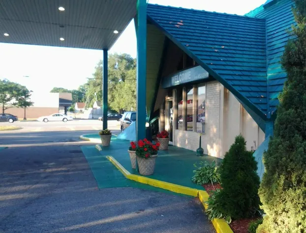 Budgetel Inn & Suites Hotel hotel detail image 1