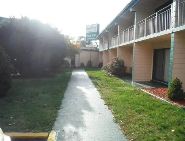 Budgetel Inn & Suites Hotel hotel detail image 3