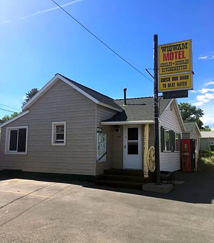 Wigwam Motel hotel hero