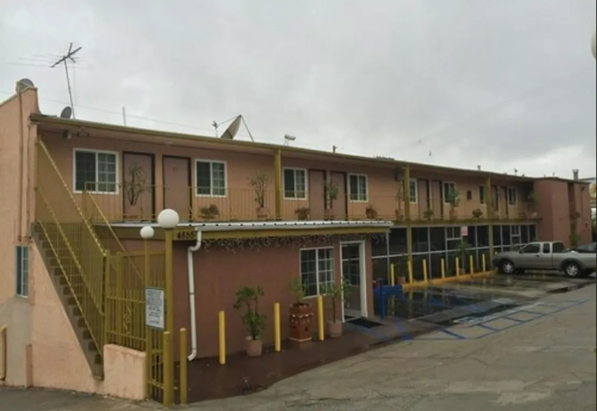 Highland Park Motel hotel hero