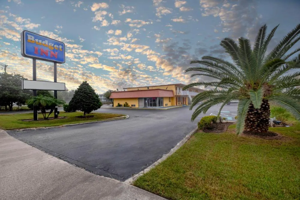 Budget Inn West Melbourne hotel hero