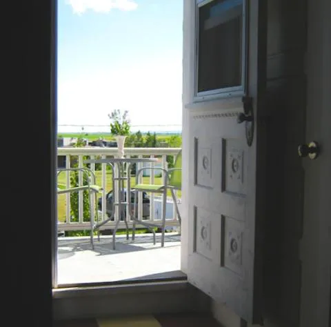 Wakamow Heights Bed & Breakfast hotel detail image 2