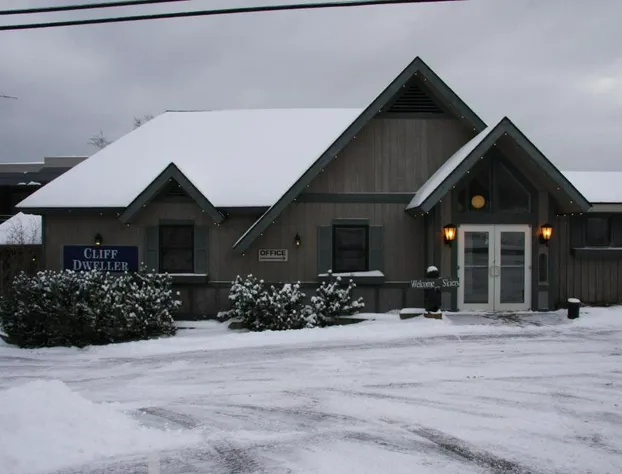 The Cliff Dweller on Lake Superior hotel detail image 3