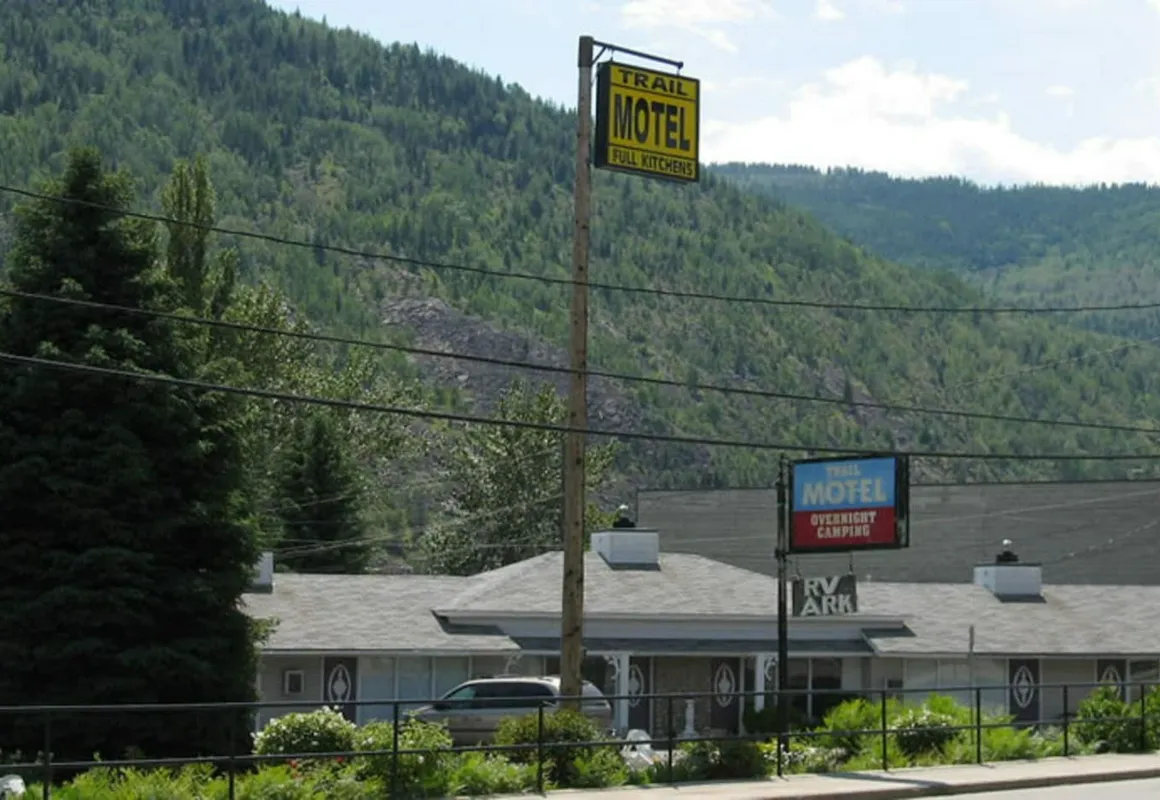 Trail Motel & RV Park hotel hero