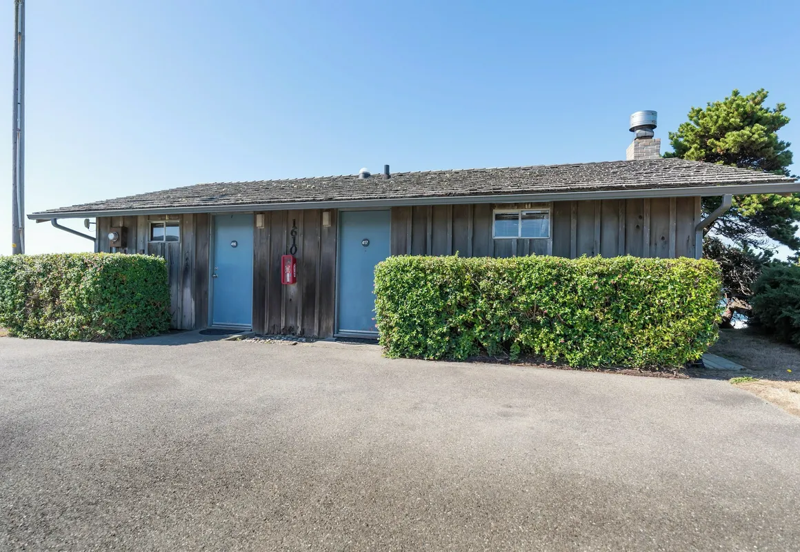 Sunset Oceanfront Lodging hotel hero