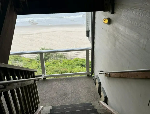 Sunset Oceanfront Lodging hotel detail image 3