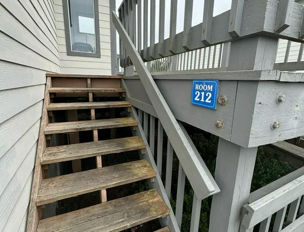 Sunset Oceanfront Lodging hotel detail image 4