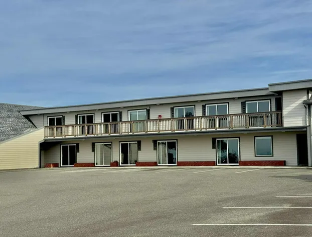 Sunset Oceanfront Lodging hotel detail image 3