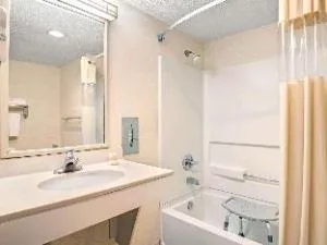 Days Inn - Raleigh Downtown hotel detail image 4