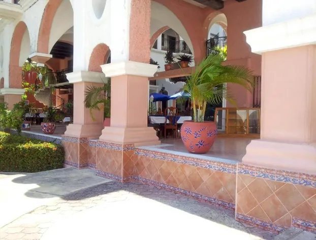 Canadian Resorts Huatulco hotel detail image 1