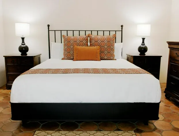 Cypress Inn hotel detail image 4