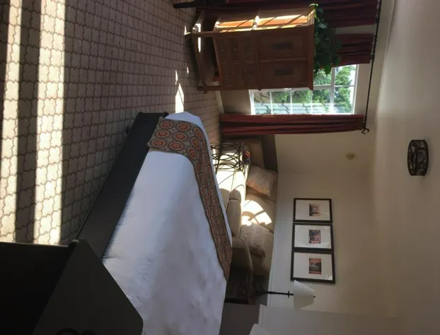 Cypress Inn hotel detail image 2